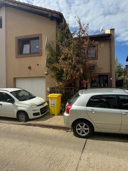 Casă cu 4 camere cu Garaj în Băneasa