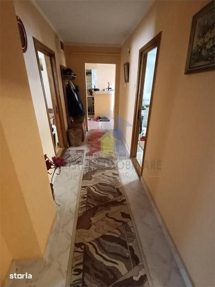 Apartament cu 4 camere în Buzaului