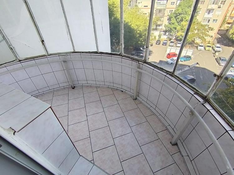 Garsonieră decomandată în Soarelui