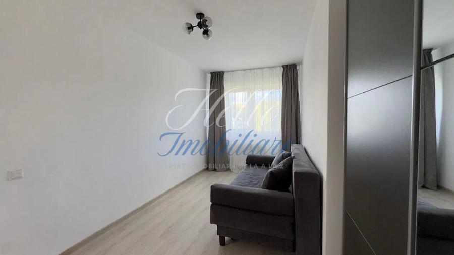 Apartament cu 3 camere semidecomandat, mobilat în Florești