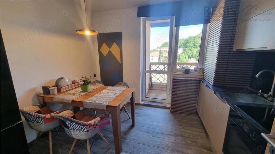 Apartament cu 3 camere, mobilat în Brașovul Vechi