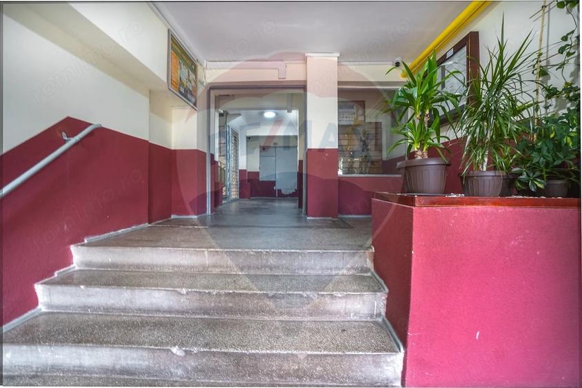 Apartament cu 3 camere decomandat în Vlahuță