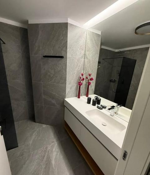 Apartament cu 2 camere semidecomandat, mobilat în Floreasca