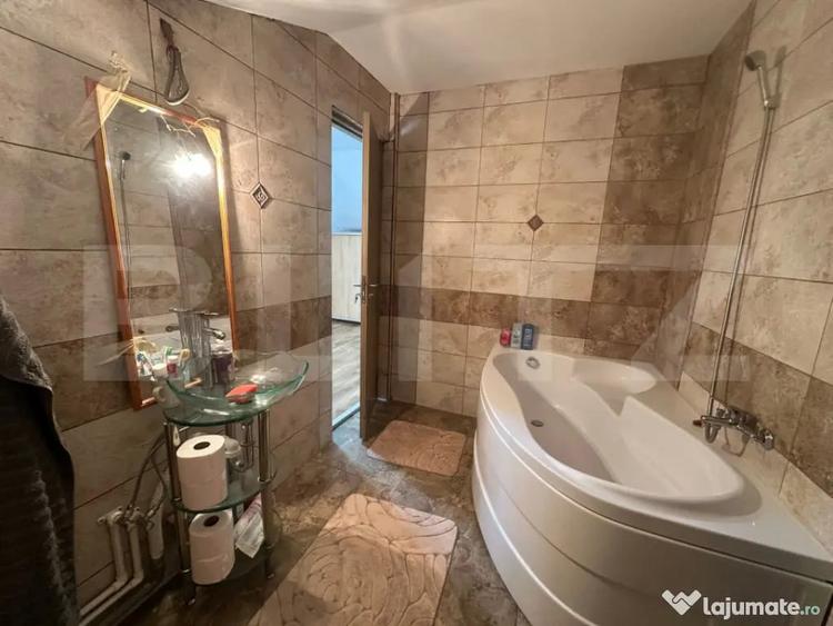 Casă cu 4 camere cu Teren 795 Mp în Central