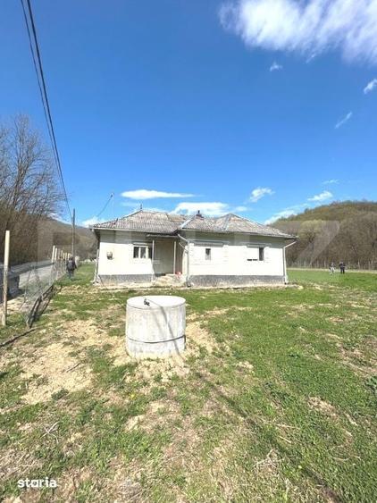 Casă cu 2 camere cu Teren 1760 Mp în Florești