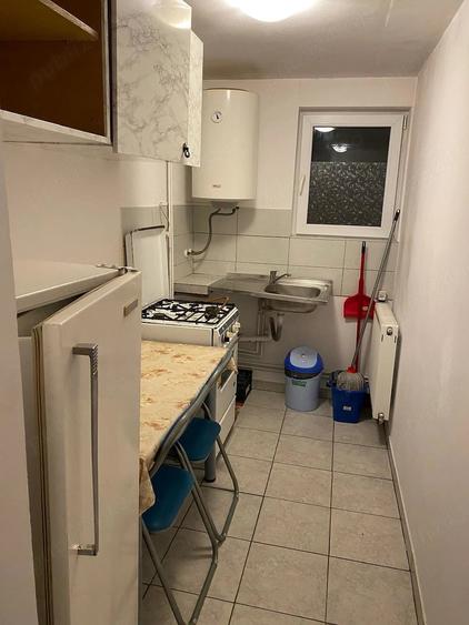 Garsonieră decomandată în Vest
