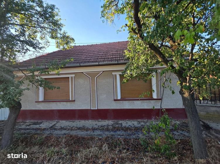 Casă cu 4 camere în Șișterea