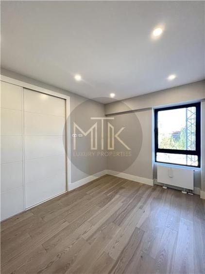 Apartament cu 3 camere decomandat, mobilat în Iancu Nicolae