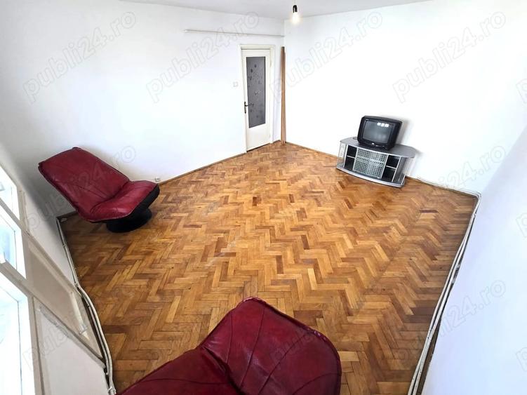 Apartament cu 3 camere decomandat în Micro 16
