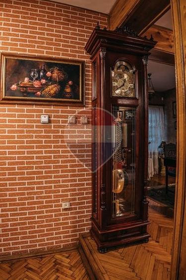 Casă individuală cu 7 camere cu Teren 676 Mp în Valea Voievozilor