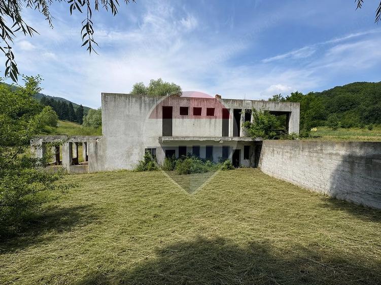 Casă cu Teren 10000 Mp în Măieruș