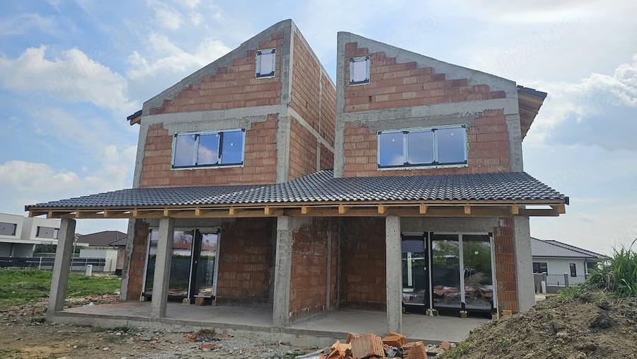 Casă cu 5 camere cu Teren 300 Mp în Sânandrei