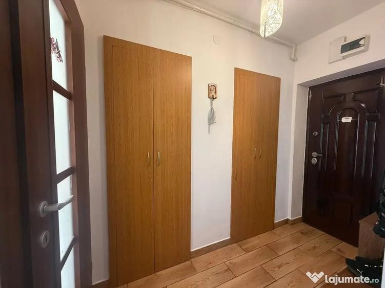 Apartament cu 3 camere semidecomandat în Gării