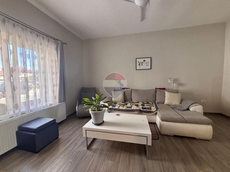 Casă individuală cu 9 camere cu Teren 373 Mp în Lazaret