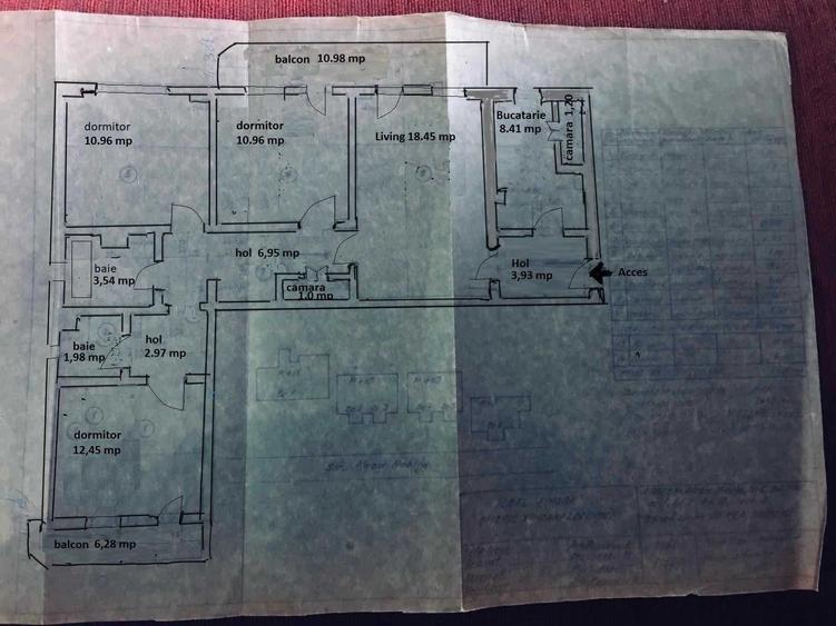 Apartament cu 4 camere semidecomandat în Central