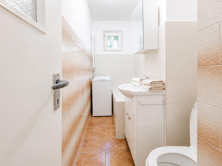 Apartament cu 2 camere decomandat în Girocului