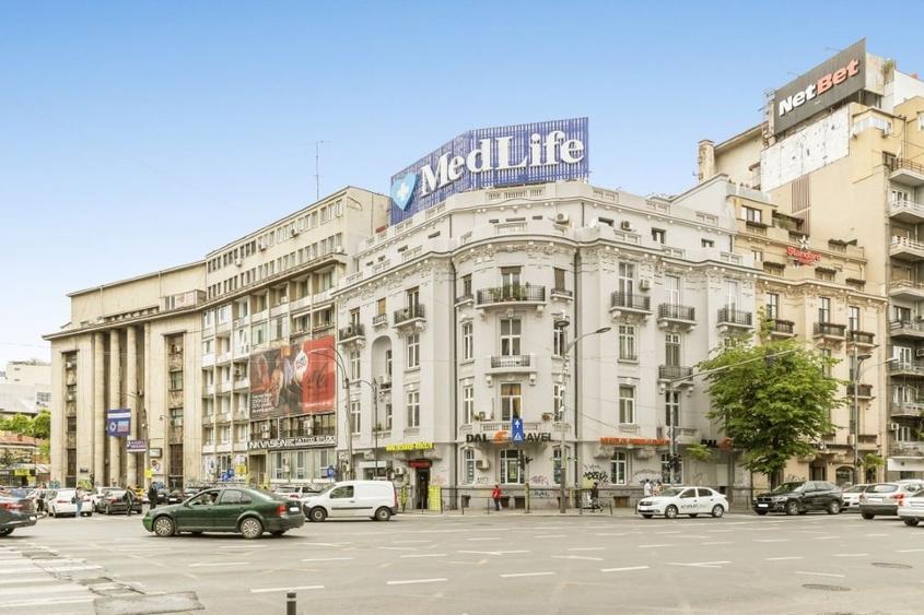 Apartament cu 3 camere semidecomandat în P-ța Romană