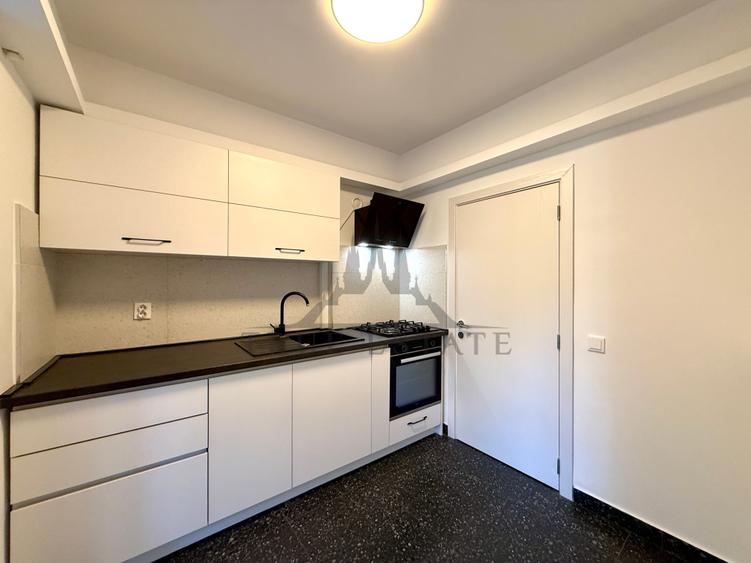 Apartament cu 3 camere semidecomandat în Primăverii
