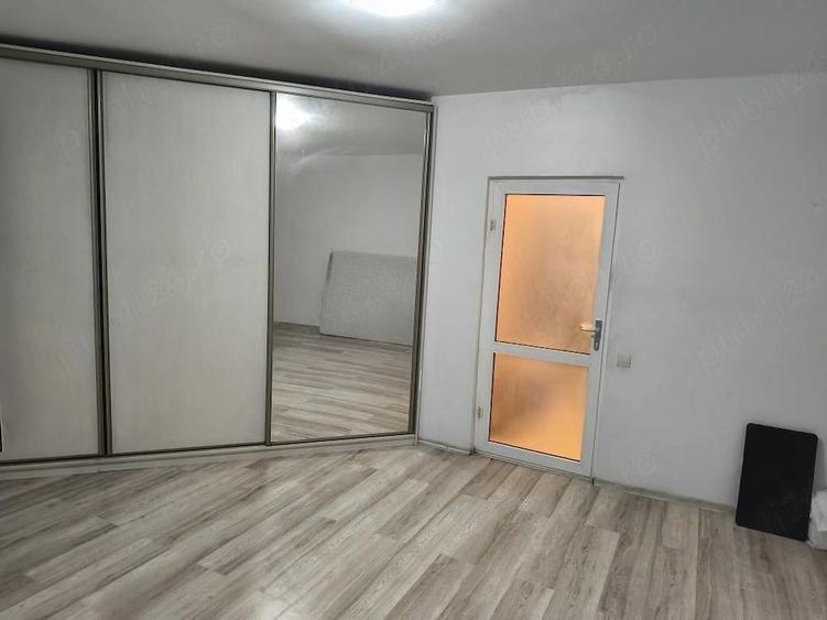 Apartament cu 3 camere decomandat în Trocadero