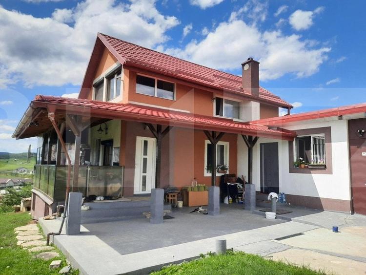 Casă individuală cu 3 camere cu Garaj în Dâmbul Rotund
