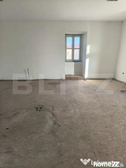 Spațiu comercial, de 1,883 mp, în Central