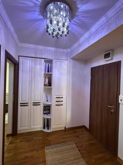 Apartament cu 3 camere decomandat în Exterior Vest