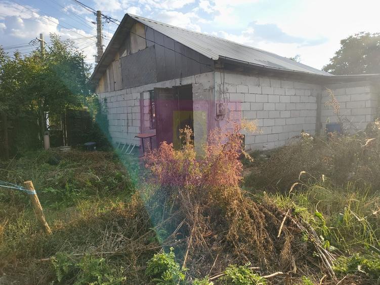 Casă individuală cu 2 camere cu Canalizare în 1 Decembrie