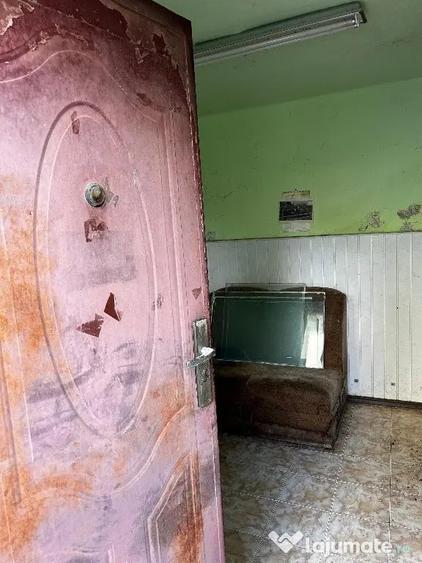 Apartament cu 2 camere semidecomandat în Băi