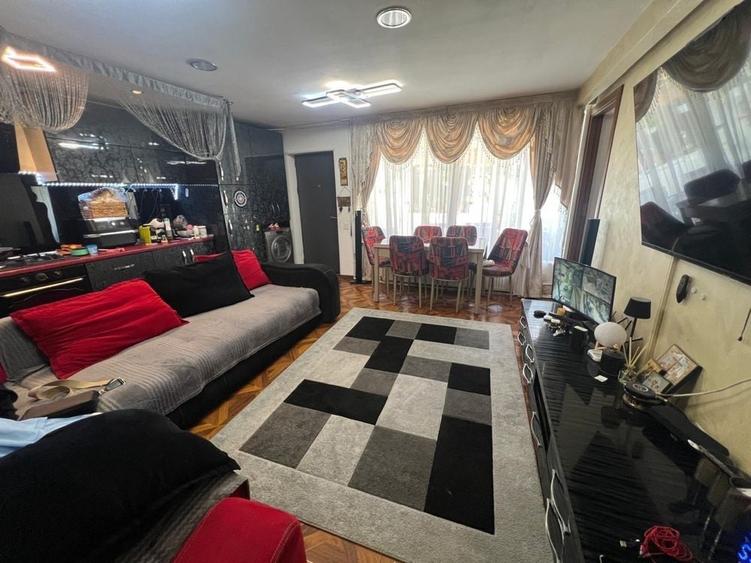 Casă cu 4 camere în Tineretului