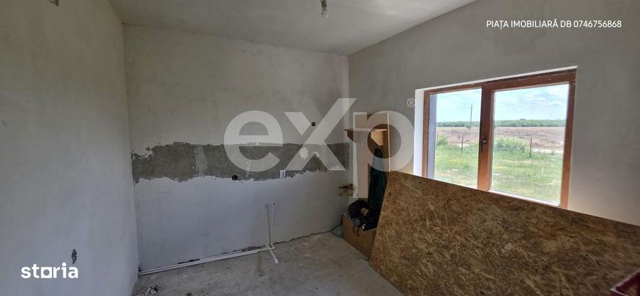 Casă cu 4 camere decomandat în Bălănești