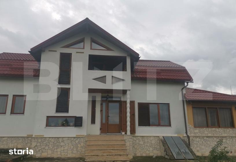 Casă cu 5 camere cu Teren 6700 Mp în Central