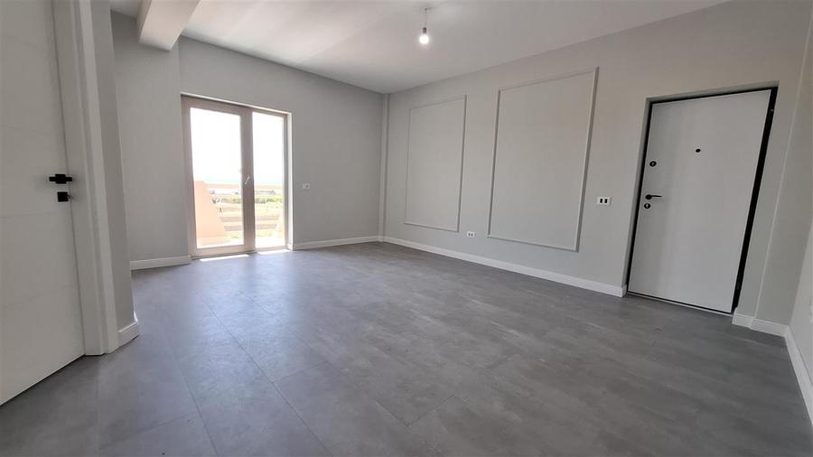 Apartament cu 3 camere semidecomandat în Valea Lupului