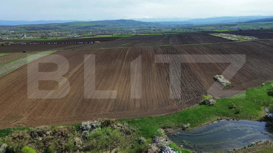 Teren Construcții extravilan de 2700 mp, în 700