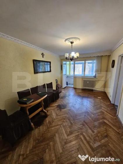 Apartament cu 4 camere decomandat în Central