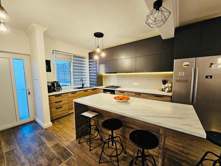 Duplex cu 4 camere cu Canalizare în Iris