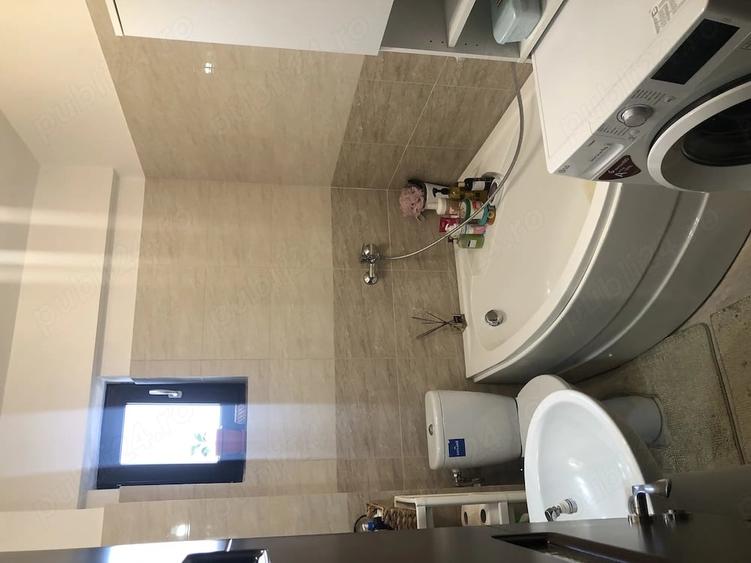 Apartament cu 3 camere semidecomandat în Central