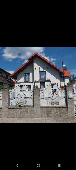 Casă individuală cu 4 camere cu Teren 300 Mp în Central