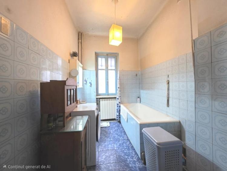 Apartament cu 5 camere decomandat în P-ța Universității