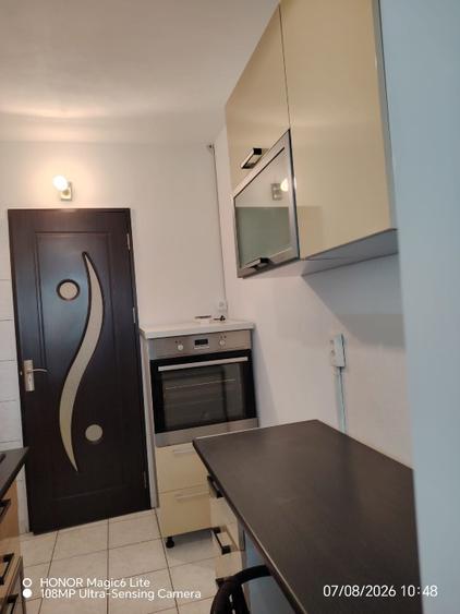 Apartament cu 3 camere decomandat în Bartolomeu