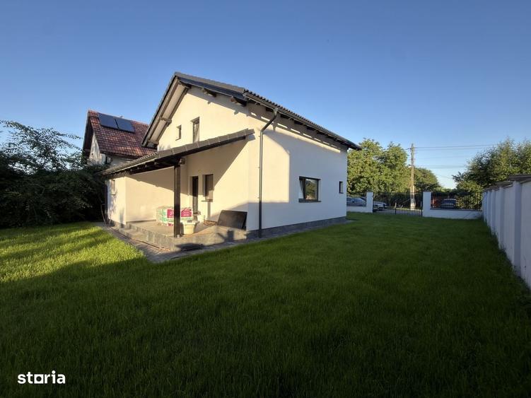 Casă cu 4 camere în Sânmihaiu Român
