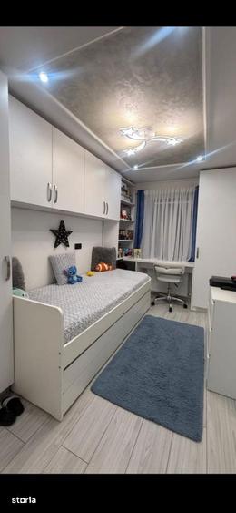 Apartament cu 3 camere, mobilat în Central