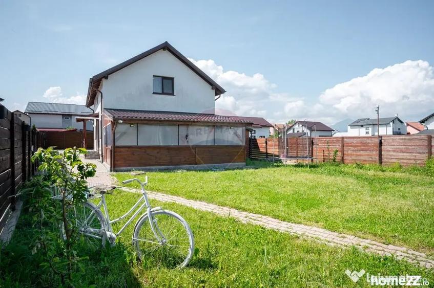 Casă cu 4 camere cu Teren 500 Mp în Tărlungeni