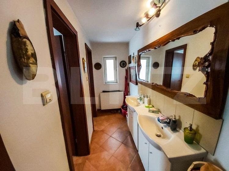 Casă individuală cu 8 camere cu Garaj în Sud