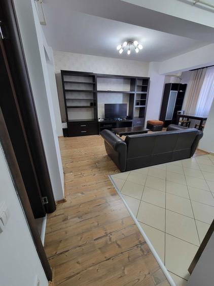 Apartament cu 2 camere semidecomandat în Jiului