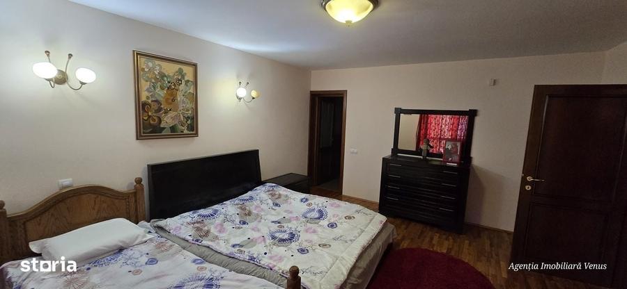 Casă cu 4 camere în Central
