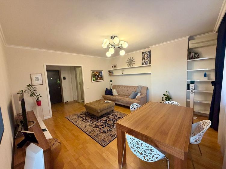 Apartament cu 3 camere decomandat în Tei