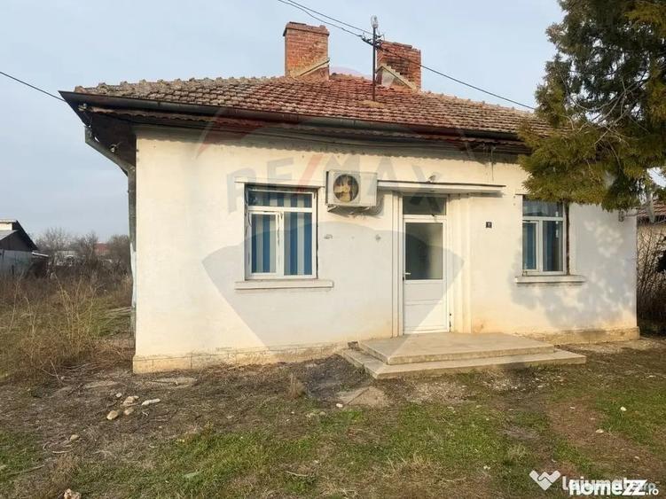 Casă cu 4 camere cu Teren 972 Mp în Vlădila