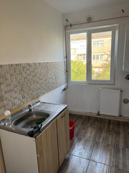 Apartament cu 2 camere semidecomandat în Horea