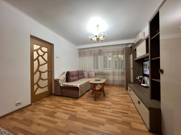 Apartament cu 2 camere semidecomandat în P-ța Victoriei