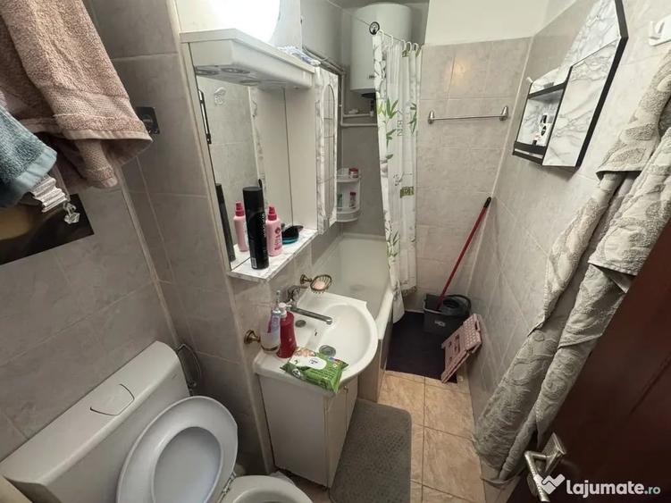 Garsonieră decomandată în Central